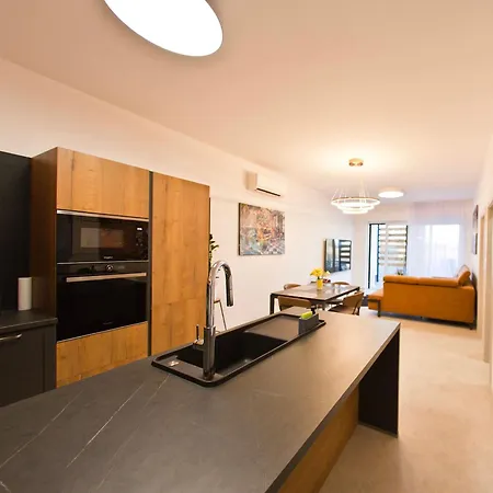 Monica V Penati Golf Villa Királymajor